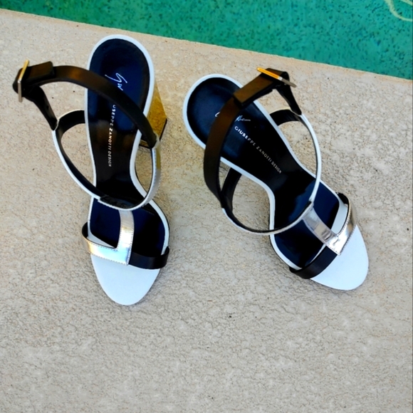 Giuseppe Zanotti Design gold mirrored high heel shoe - Picture 3 of 12